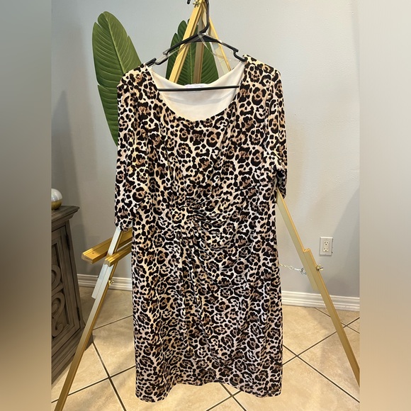 BRAND : Triuhuology - Picture 2 of 4